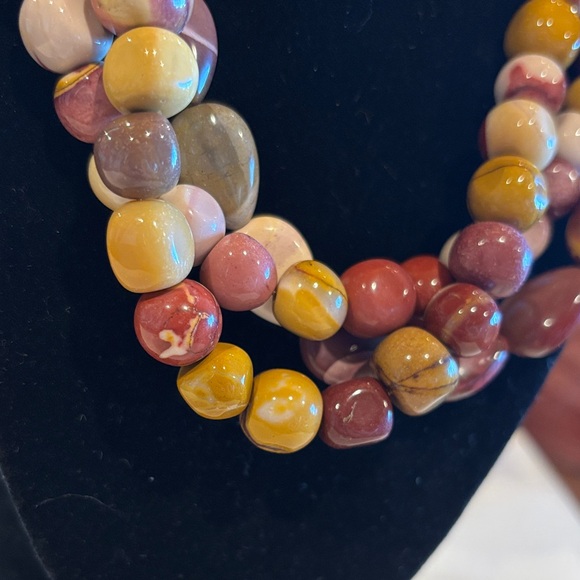 Chic Multicolor Stone Necklace. Size 17 to 18 1/2 inches long - Picture 2 of 7